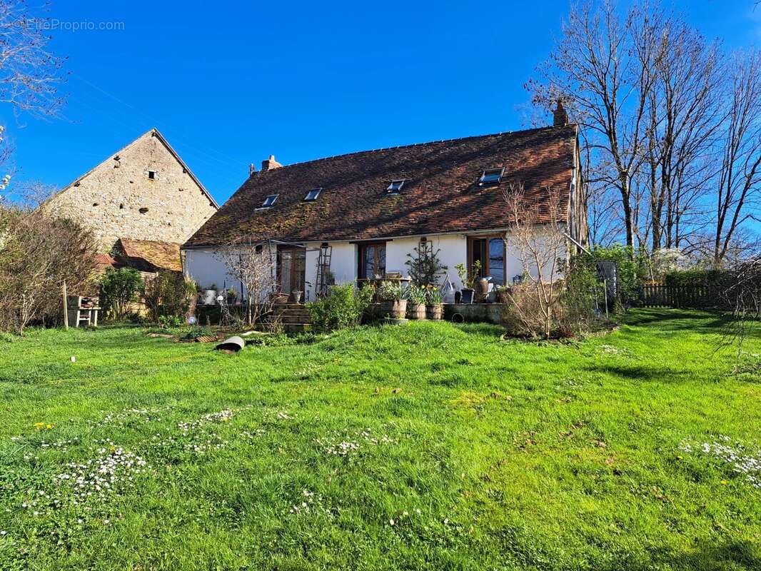 Maison à COULONGES