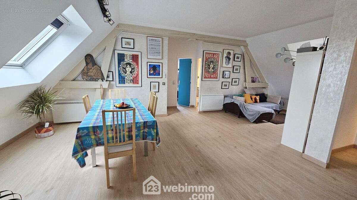 Une autre vue du séjour. - Appartement à SAMOREAU