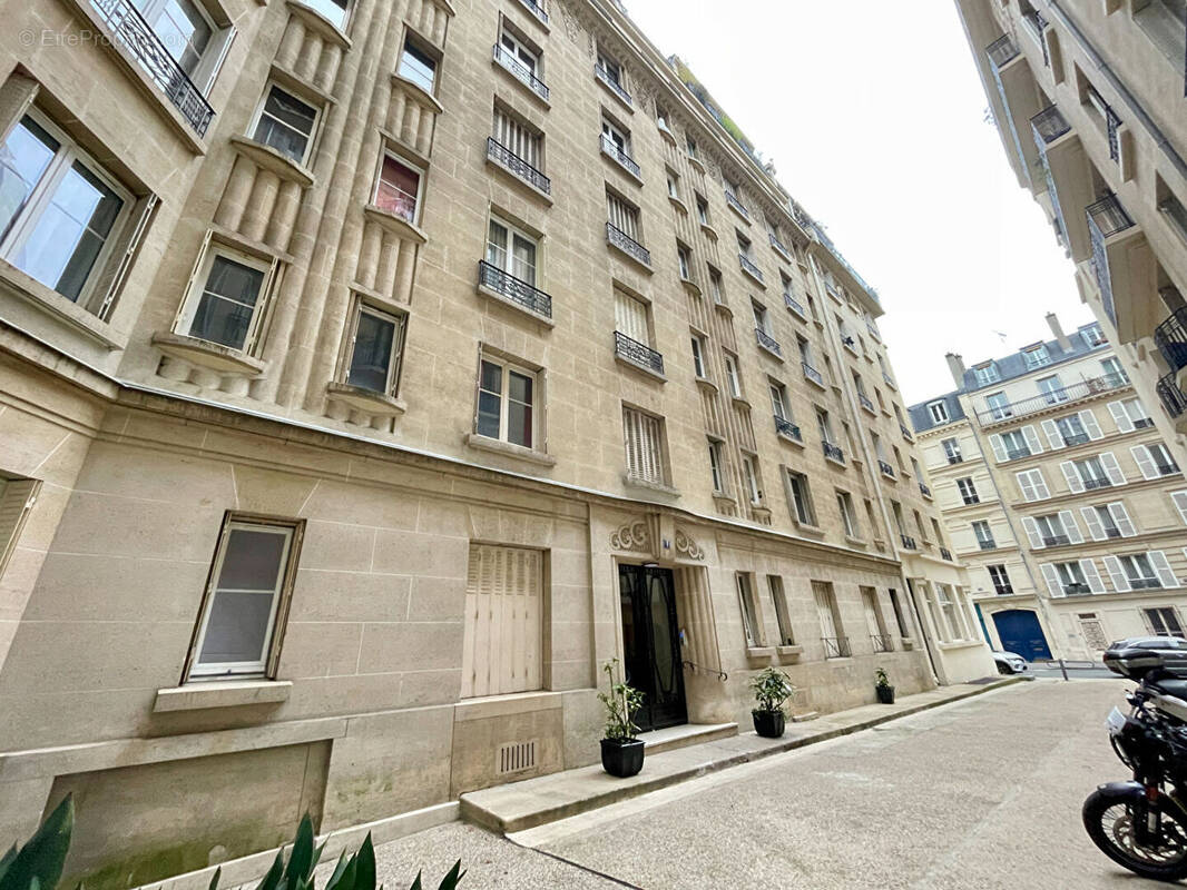 Appartement à PARIS-17E