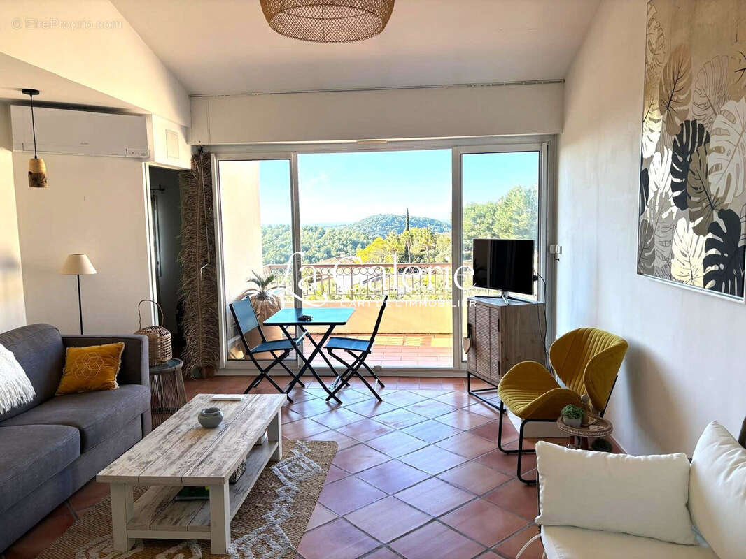 Appartement à SAINT-CYR-SUR-MER