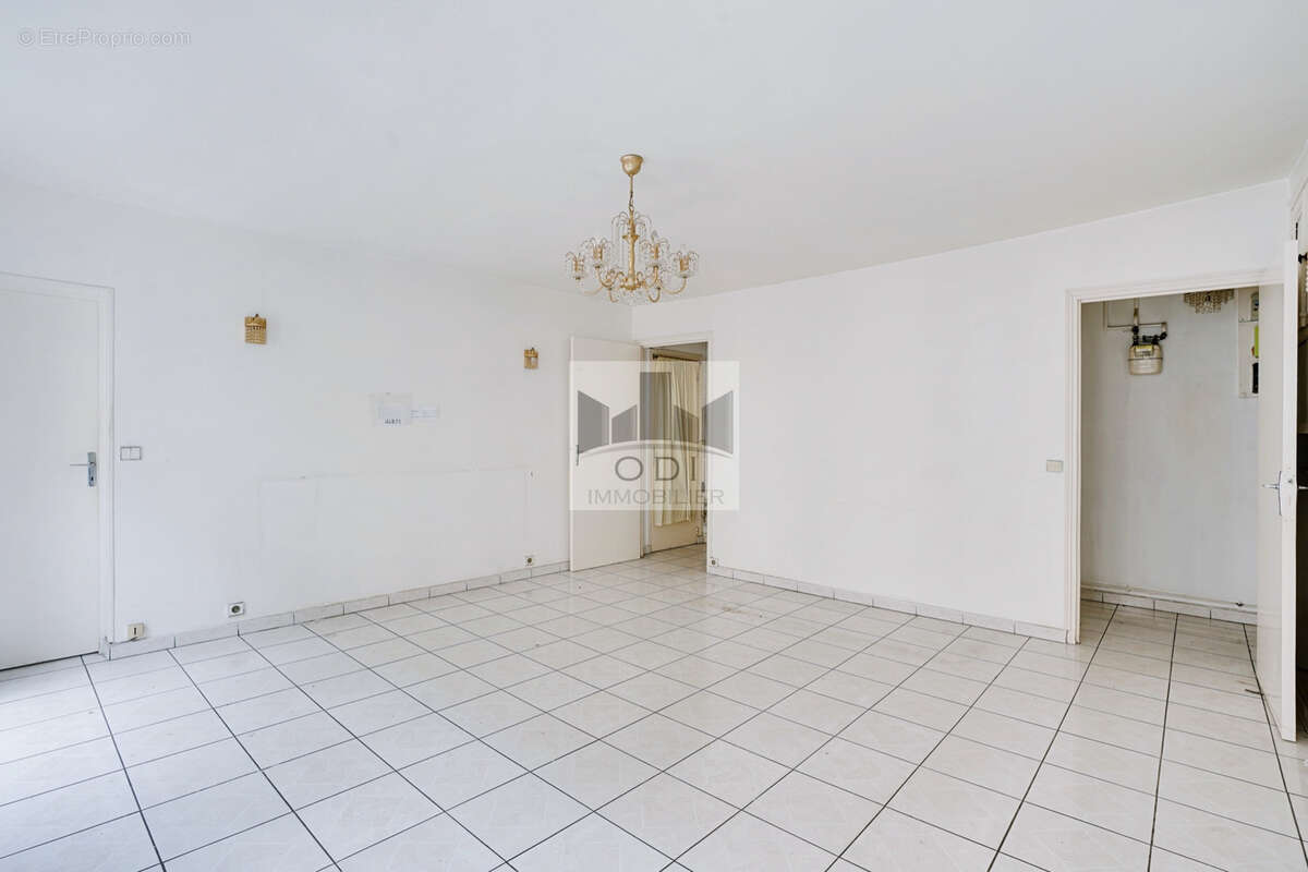 Appartement à PARIS-10E