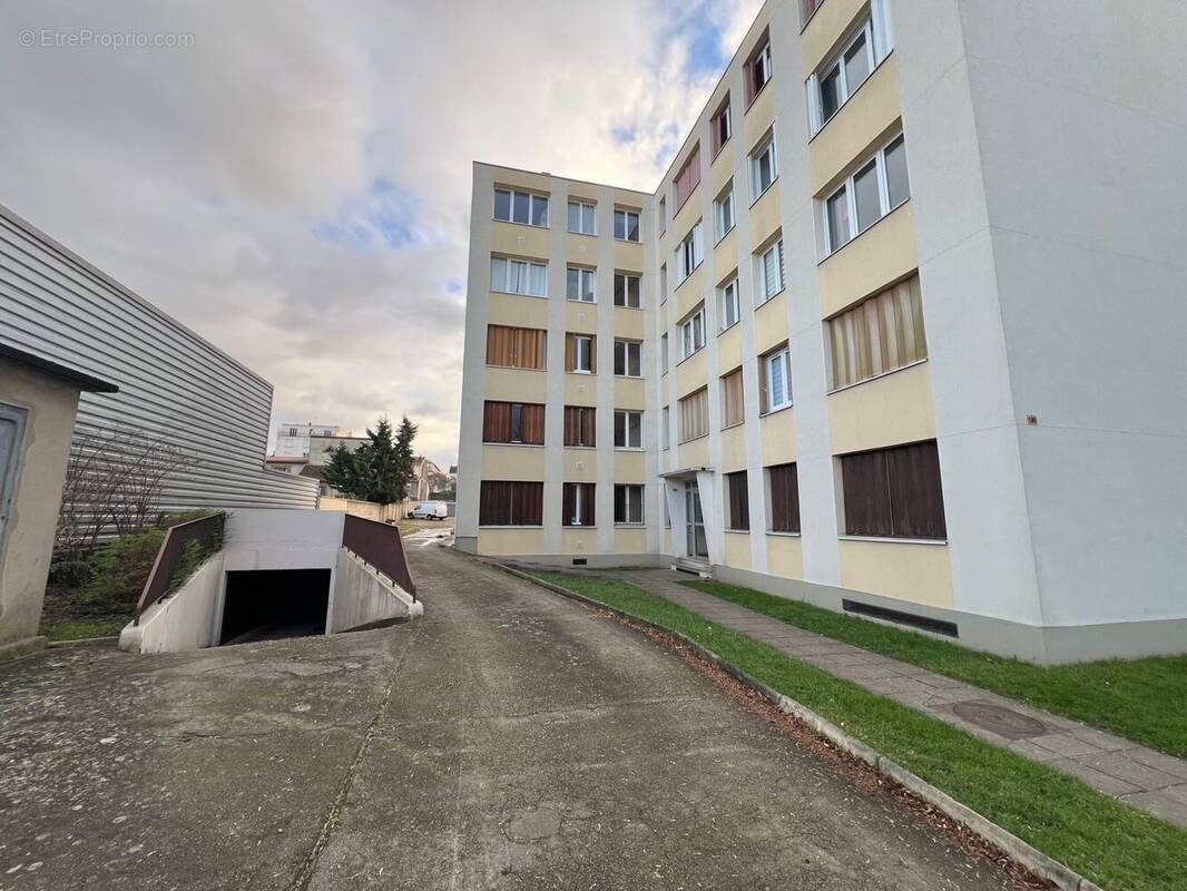 Parking à COLOMBES