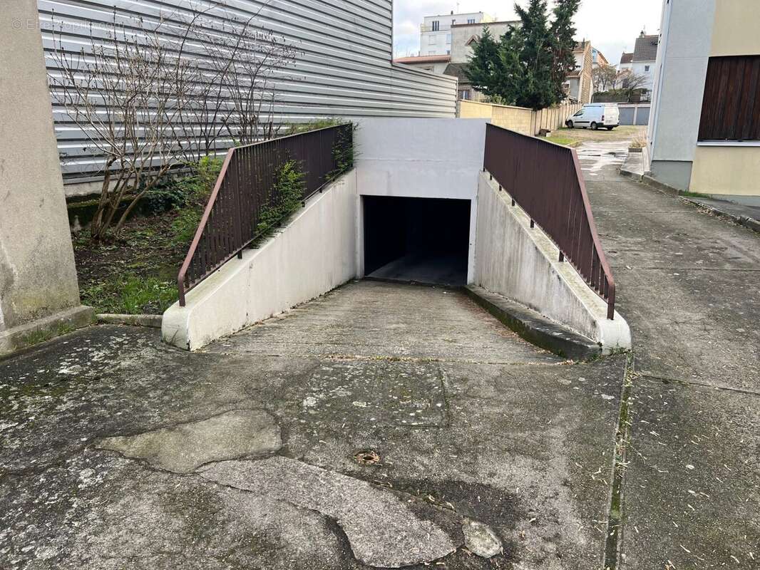 Parking à COLOMBES