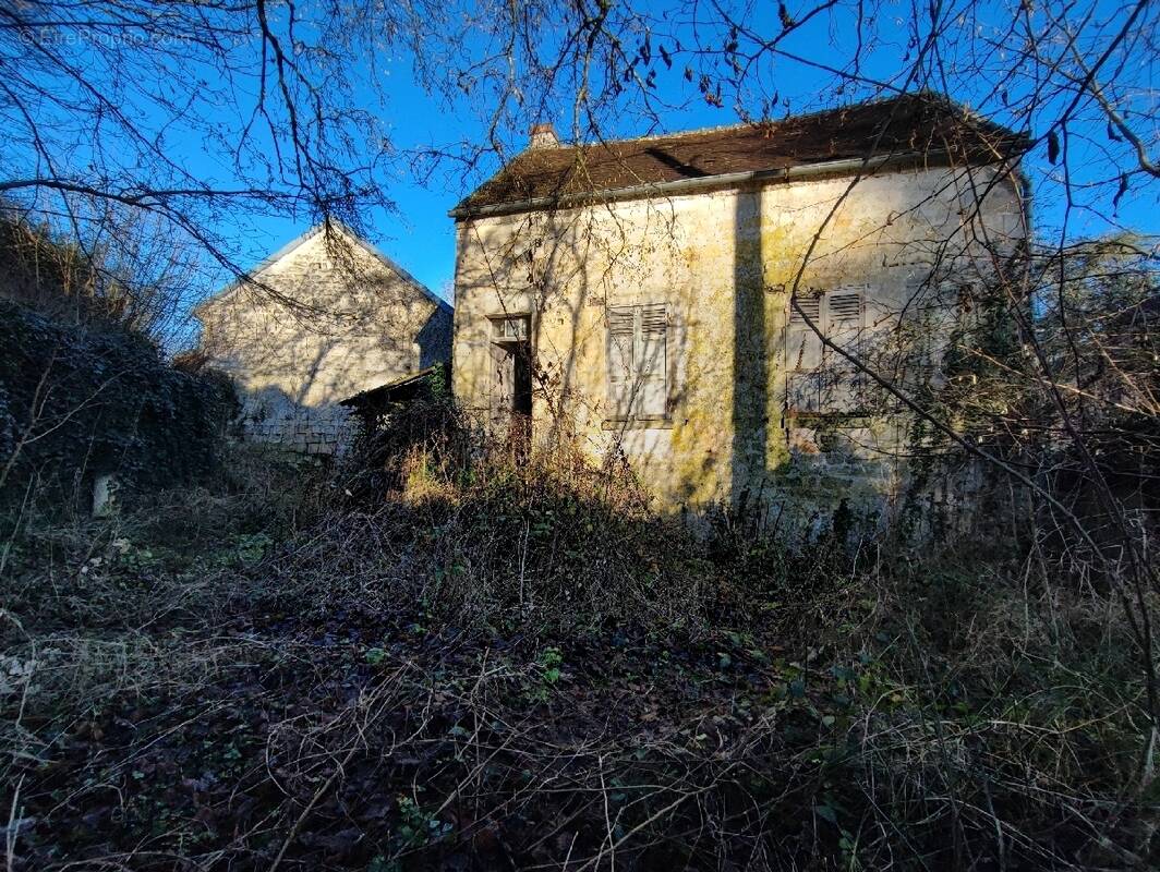 Maison à NESLES-LA-VALLEE