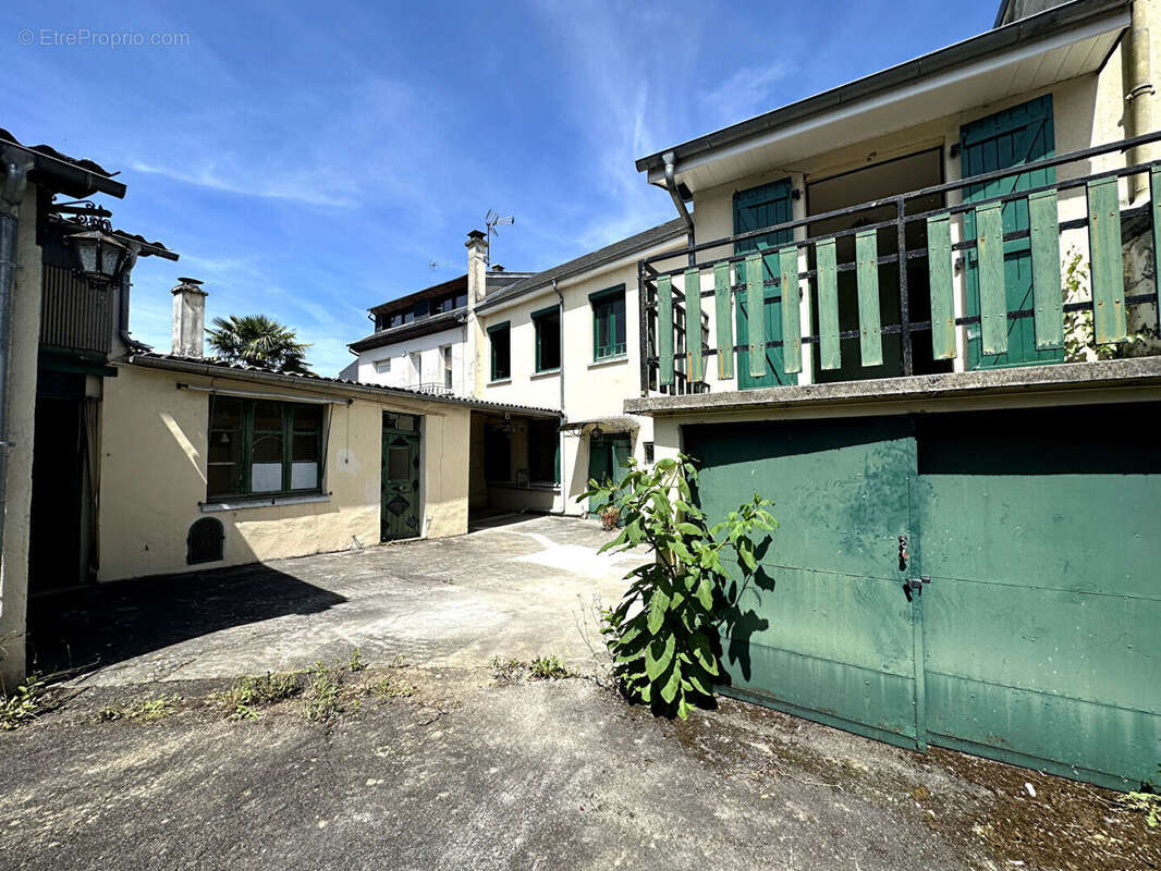 Maison à PONTACQ