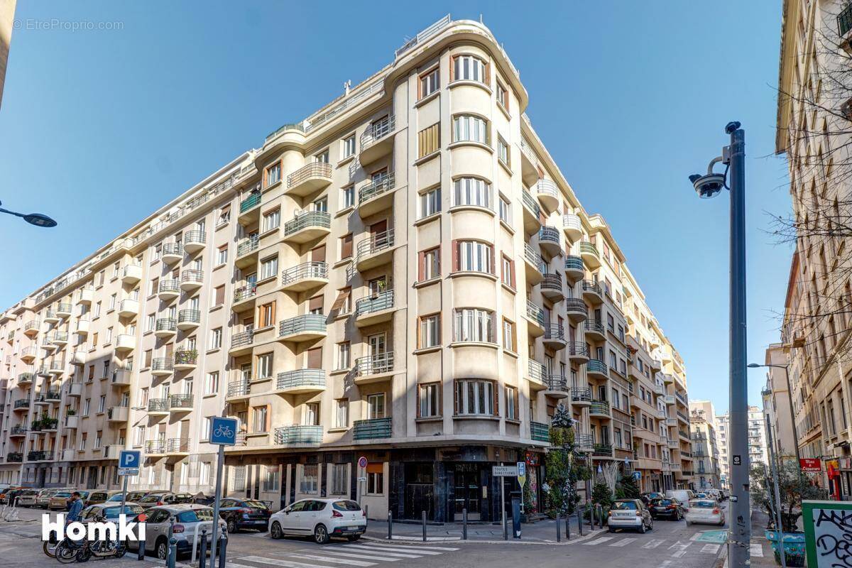 Appartement à MARSEILLE-4E