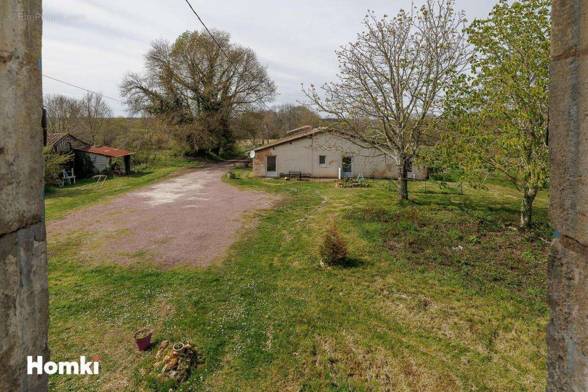 Maison à LA CLOTTE