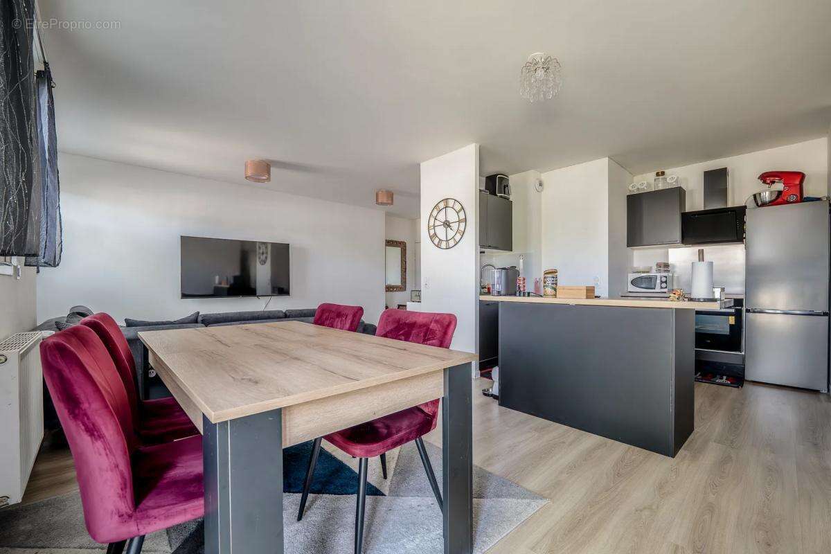 Appartement à VAUJOURS