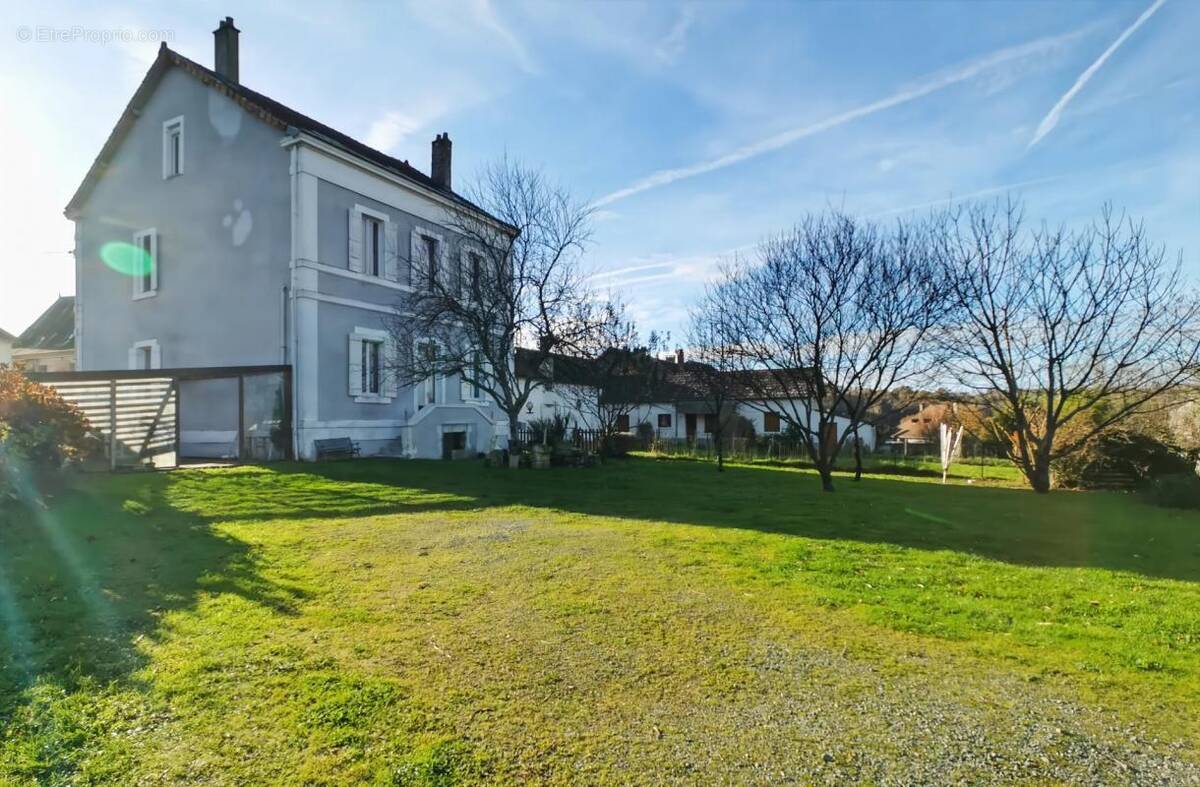 Maison à JUMILHAC-LE-GRAND