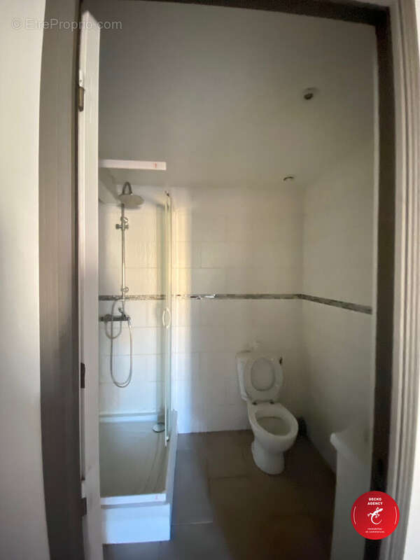 Salle d&#039;eau et WC - Appartement à LE MUY