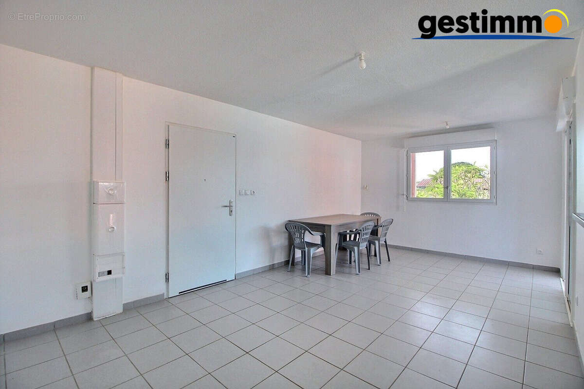 Appartement à REMIRE-MONTJOLY