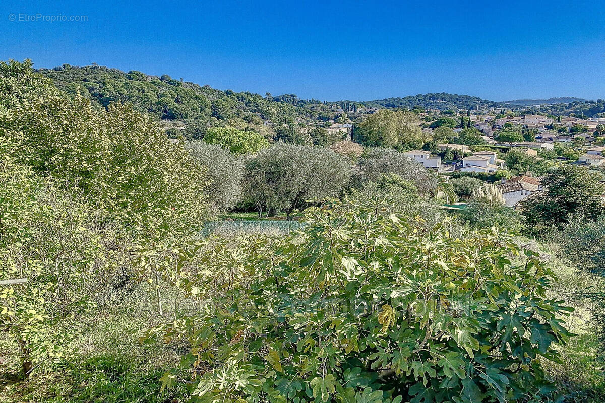 Maison à LA ROQUETTE-SUR-SIAGNE