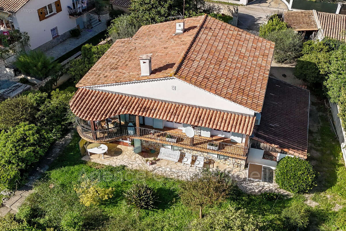 Maison à LA ROQUETTE-SUR-SIAGNE