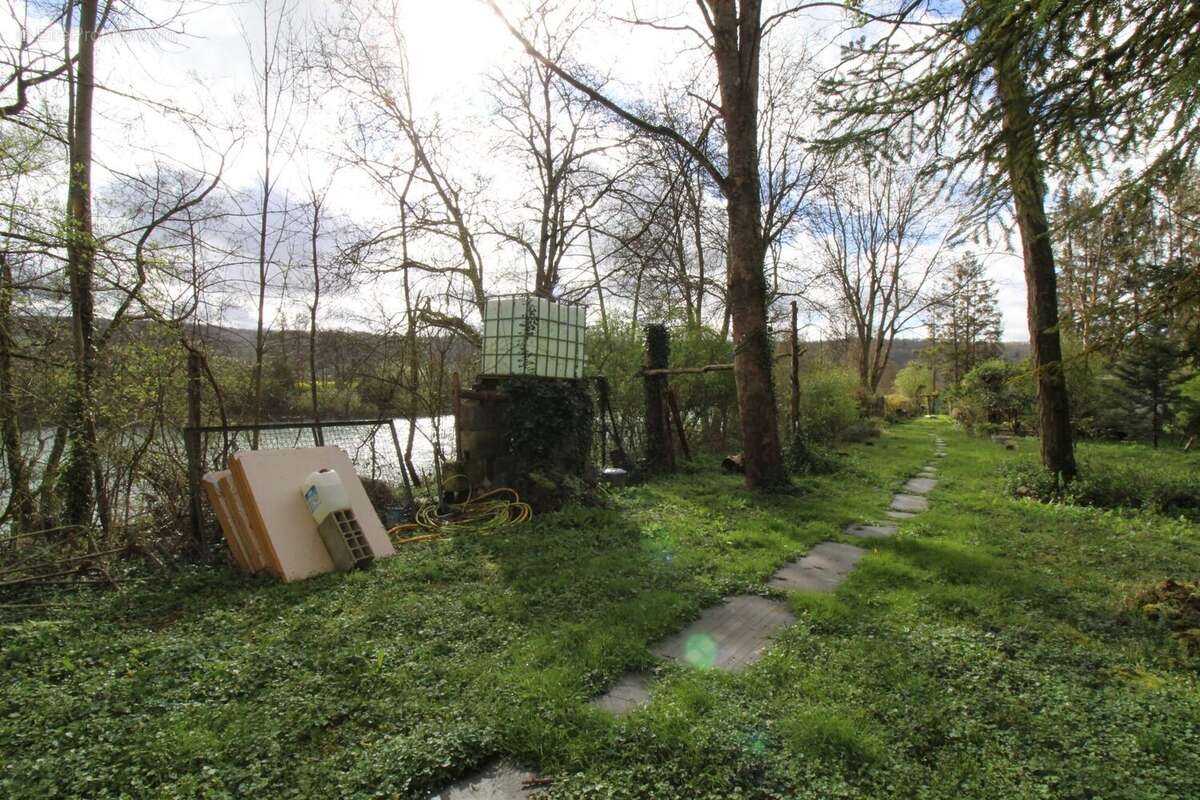 Terrain à ROMENY-SUR-MARNE