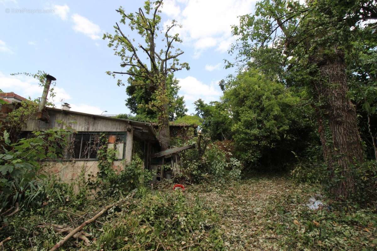 Terrain à CHAMPIGNY-SUR-MARNE