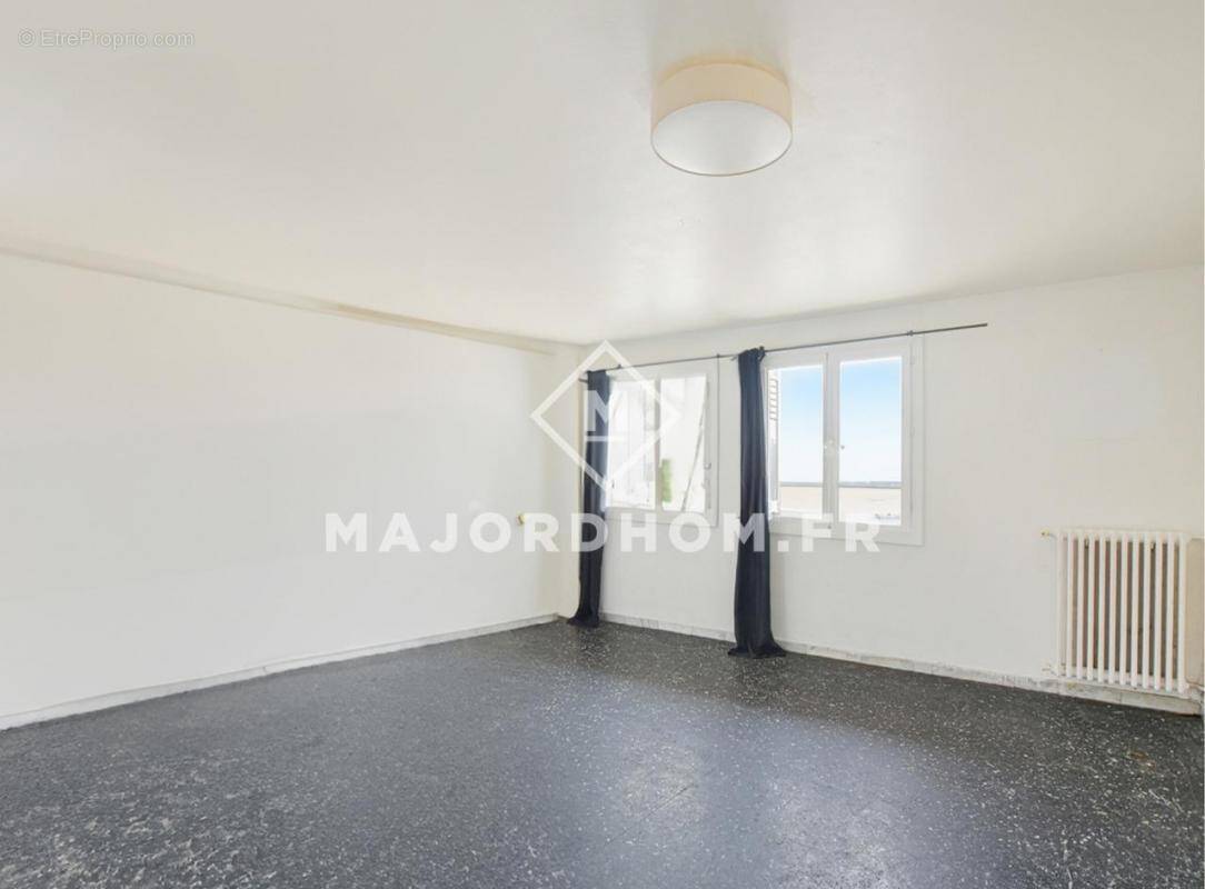 Appartement à MARSEILLE-4E