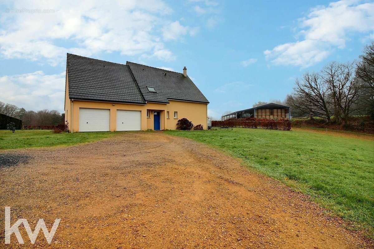 Maison à CORREZE