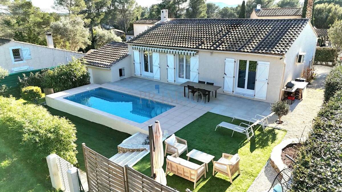 Maison à ROQUEBRUNE-SUR-ARGENS