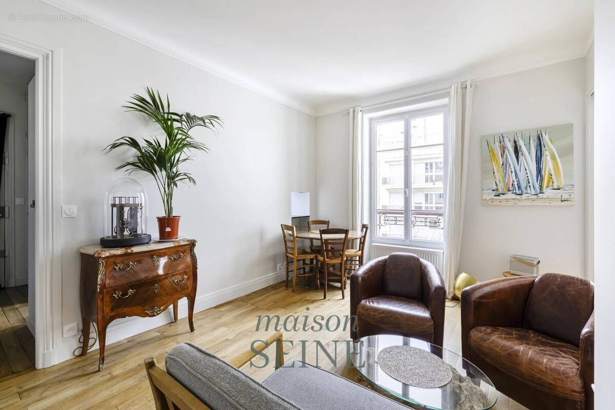 Appartement à NEUILLY-SUR-SEINE