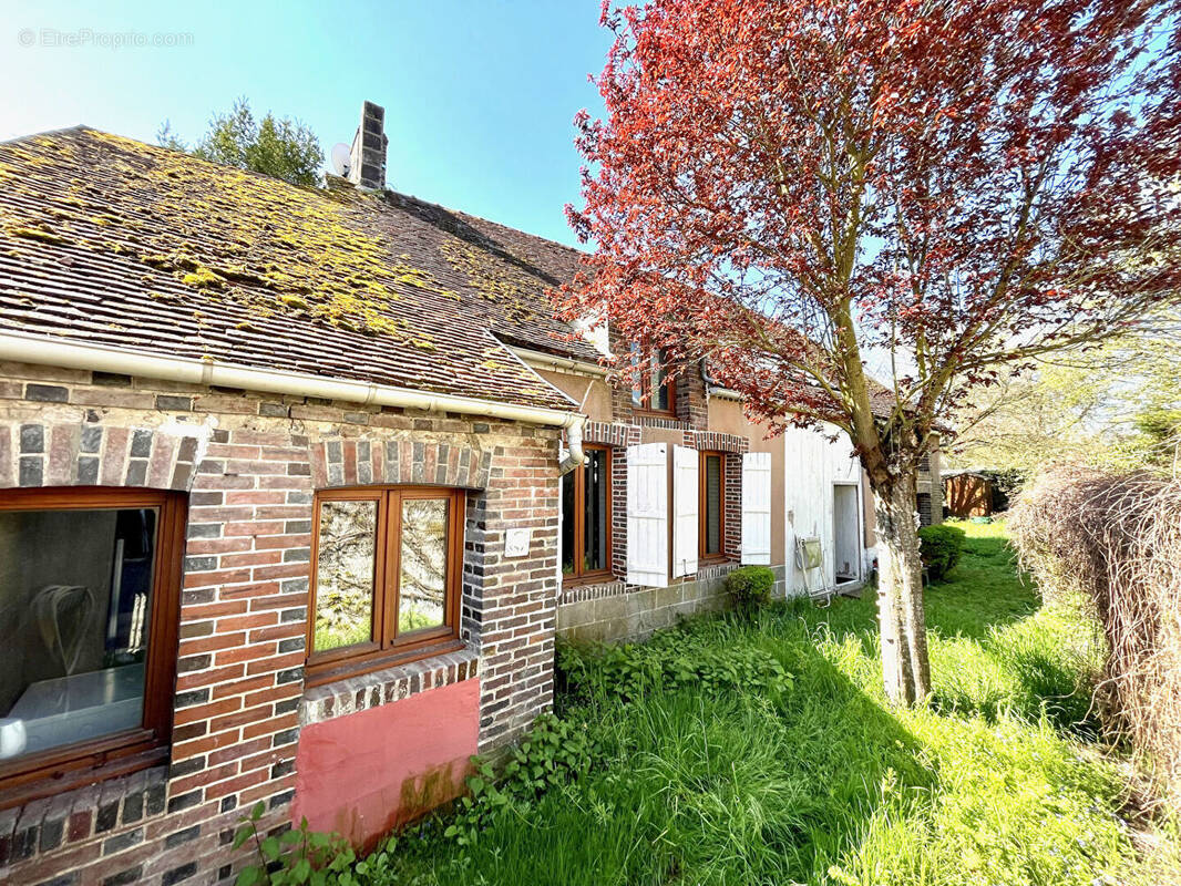 Maison à AILLANT-SUR-THOLON