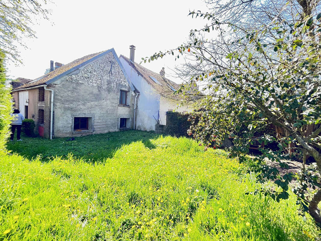 Maison à AILLANT-SUR-THOLON