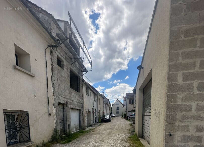 Commerce à NANTEUIL-LES-MEAUX