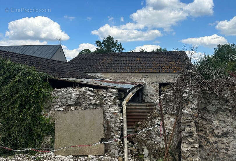 Terrain à NANTEUIL-LES-MEAUX