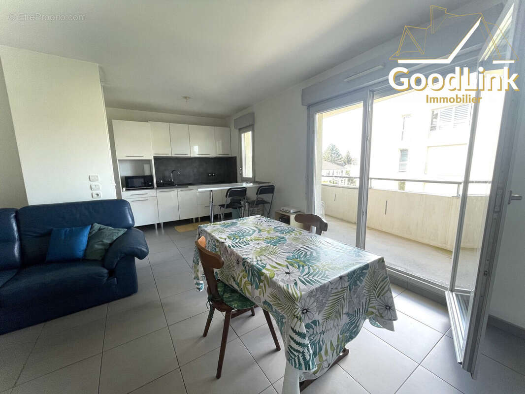 Appartement à COMBS-LA-VILLE