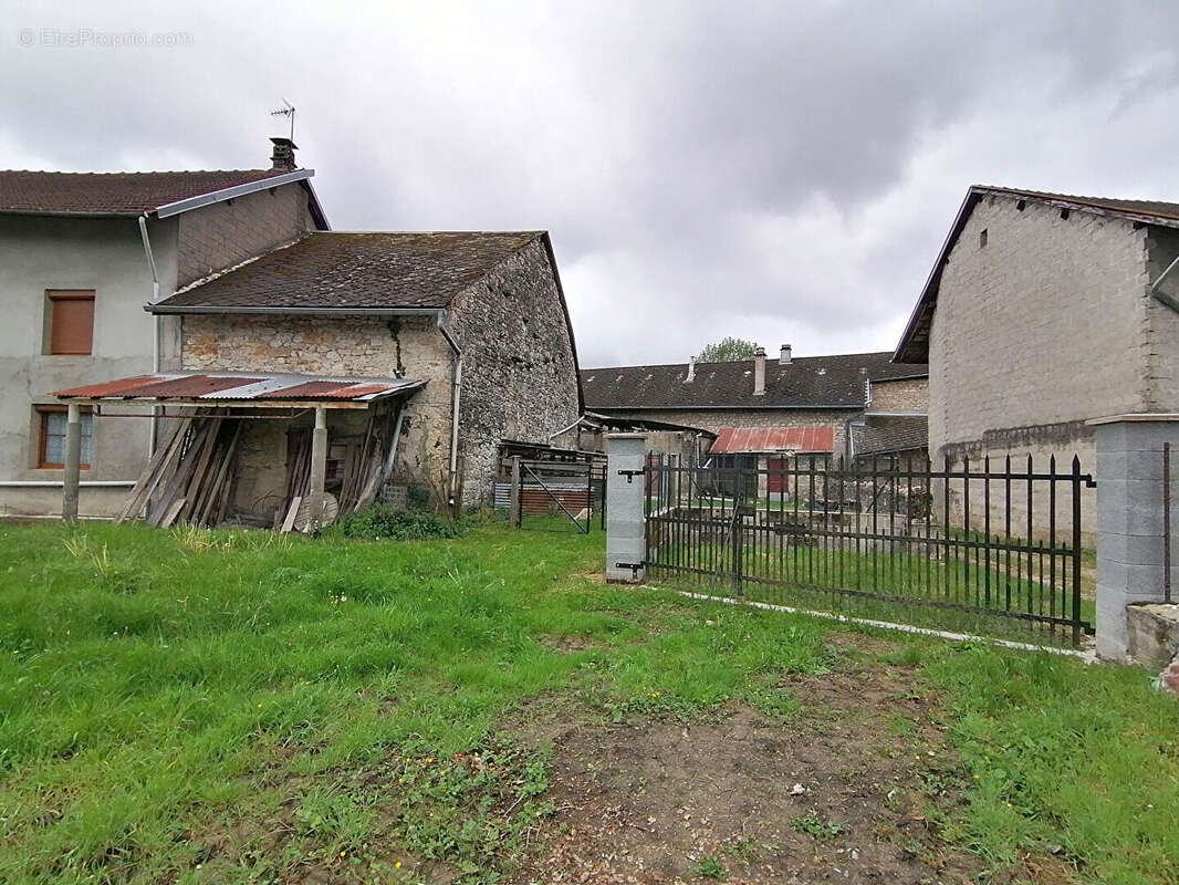 Maison à CEYZERIEU