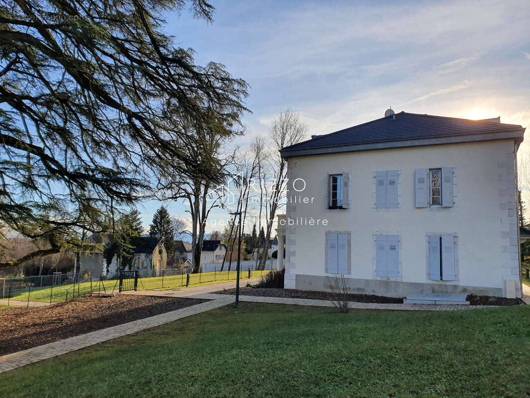 Parking à DIVONNE-LES-BAINS