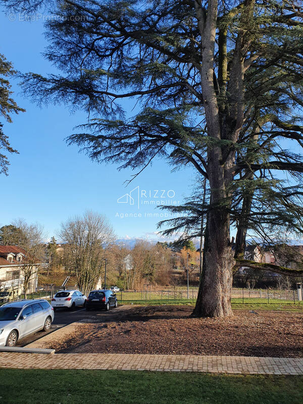 Parking à DIVONNE-LES-BAINS