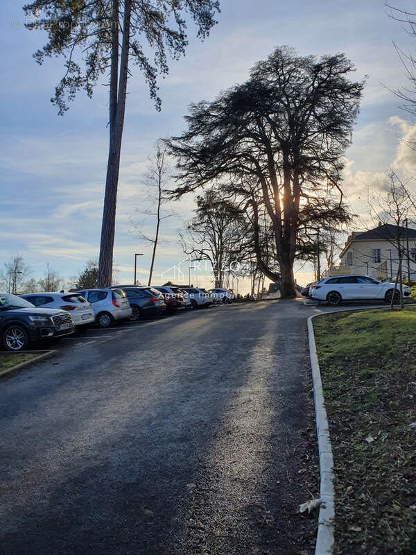 Parking à DIVONNE-LES-BAINS