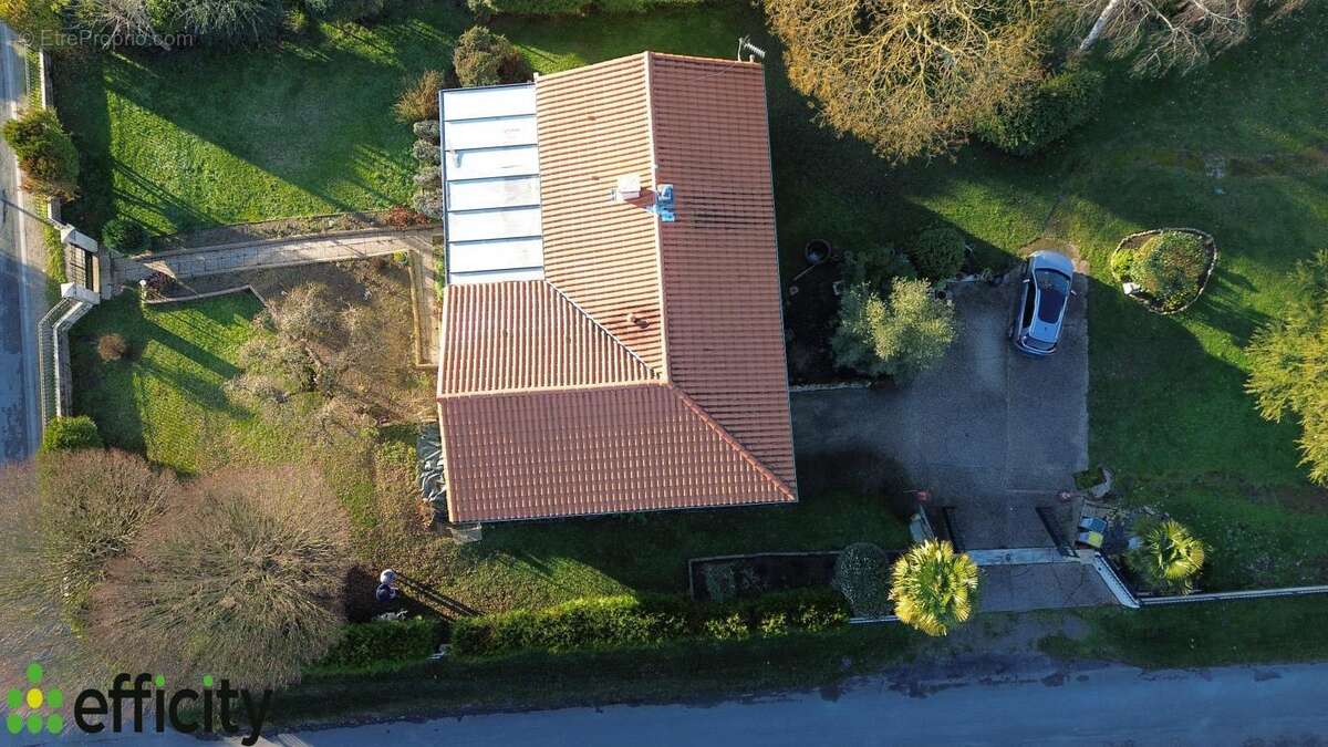 Maison à SAINT-SATURNIN-DU-BOIS