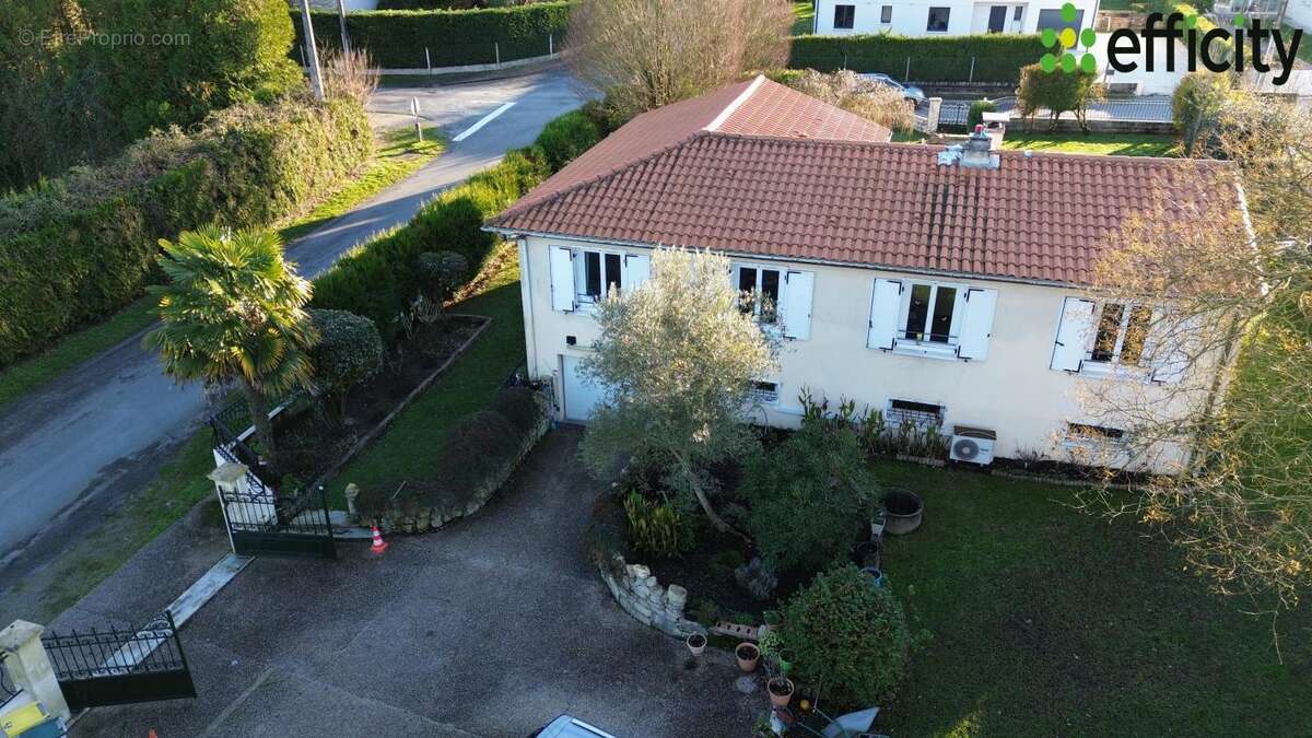 Maison à SAINT-SATURNIN-DU-BOIS