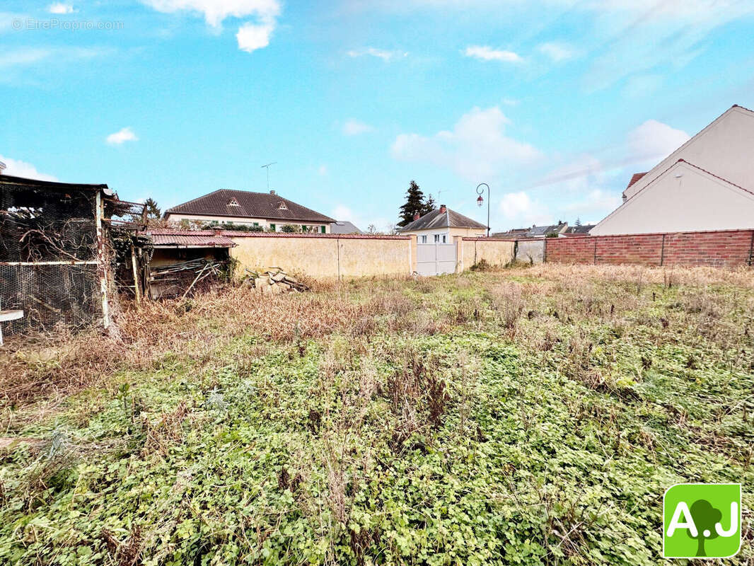 Terrain à EZY-SUR-EURE