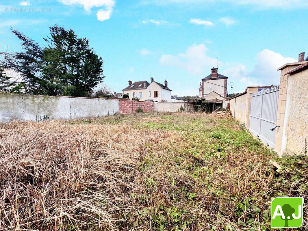 Terrain à EZY-SUR-EURE