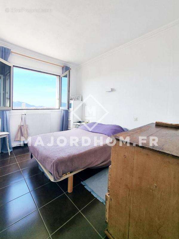 Appartement à MARSEILLE-5E