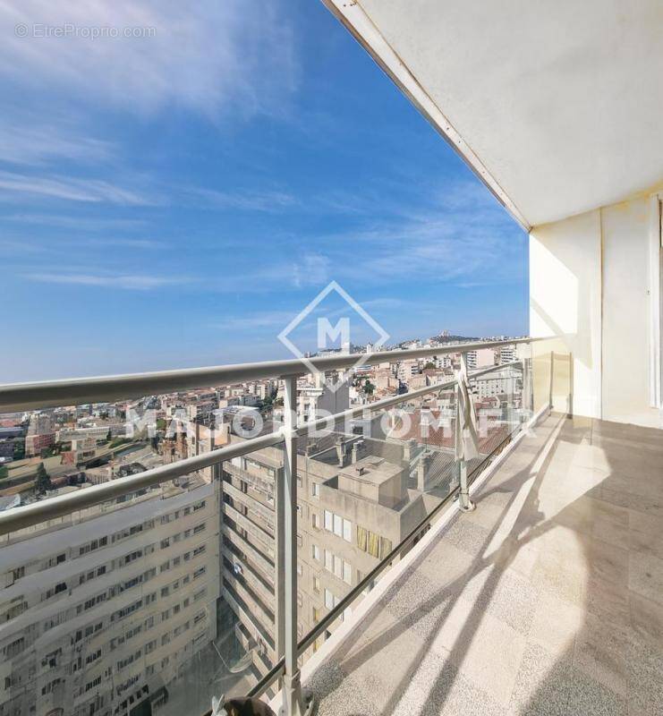 Appartement à MARSEILLE-5E