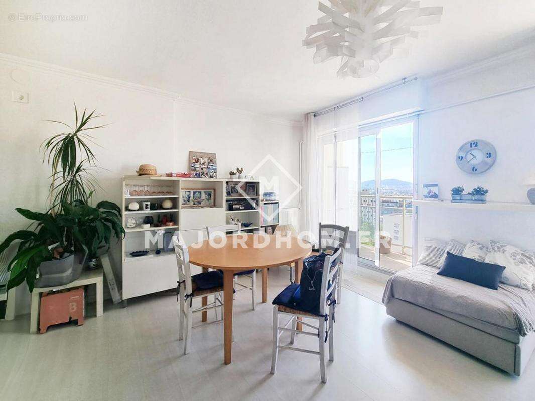 Appartement à MARSEILLE-5E