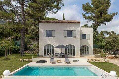 Maison à TOURRETTES-SUR-LOUP