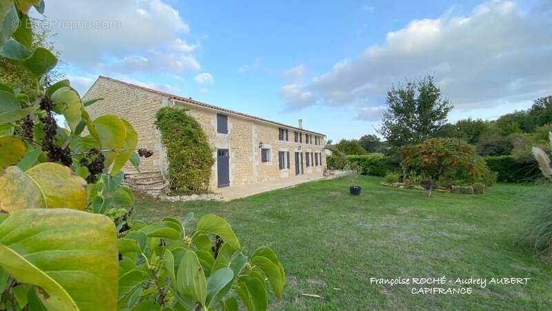 Maison à BUSSAC-SUR-CHARENTE