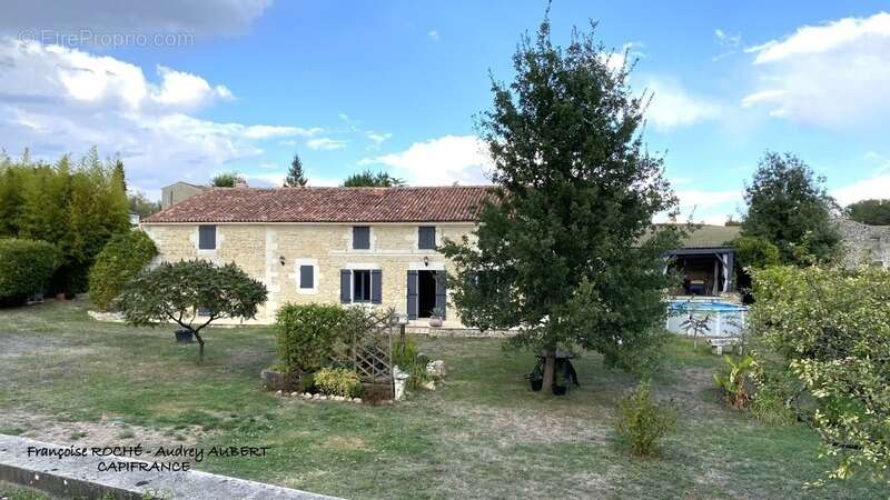 Maison à BUSSAC-SUR-CHARENTE