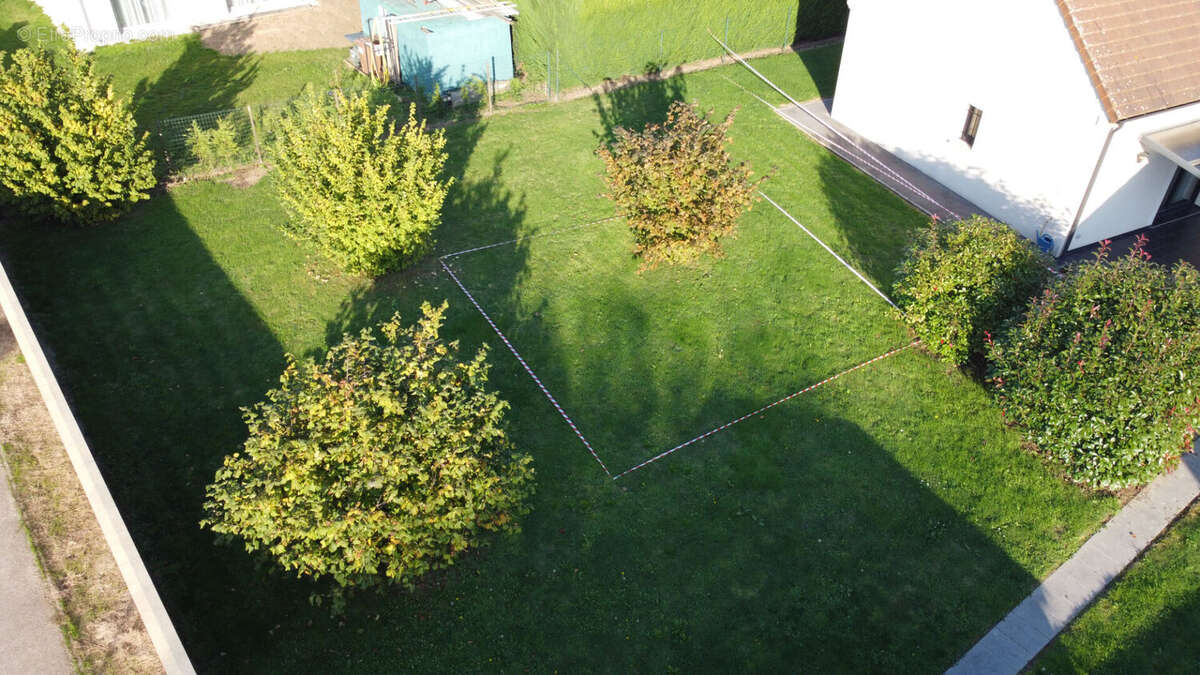 Terrain à LA QUEUE-LES-YVELINES