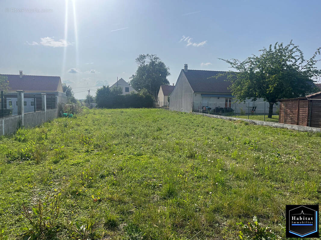 Terrain à CREPY-EN-VALOIS