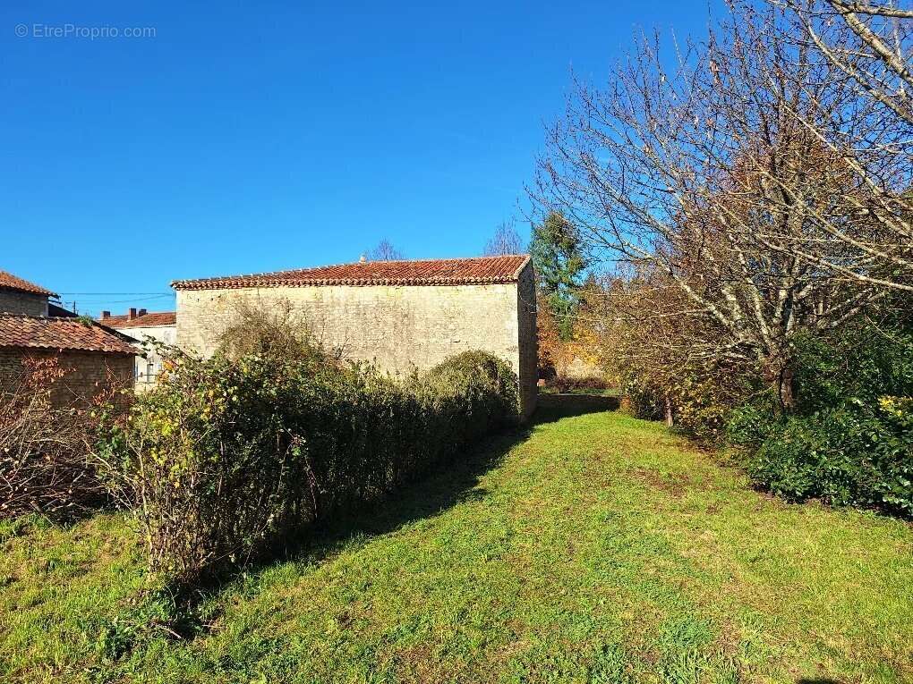 Maison à CHASSENEUIL-SUR-BONNIEURE