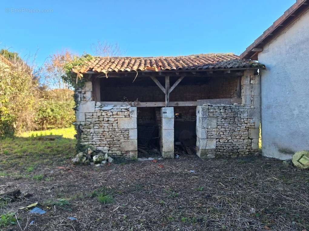 Maison à CHASSENEUIL-SUR-BONNIEURE