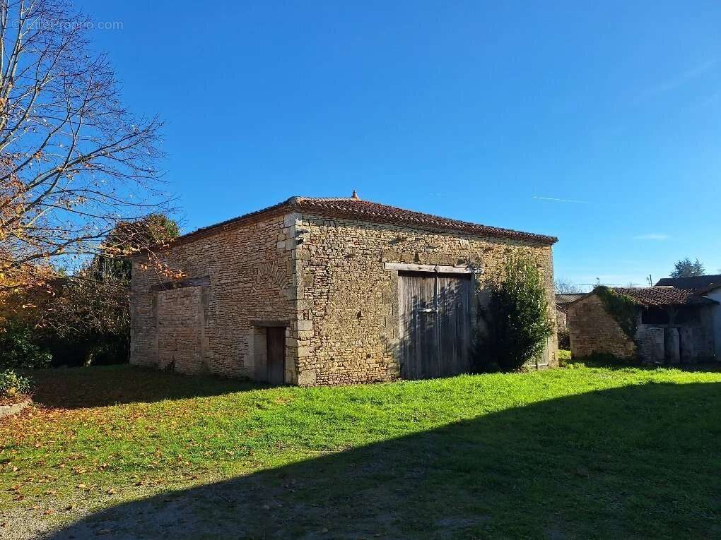 Maison à CHASSENEUIL-SUR-BONNIEURE