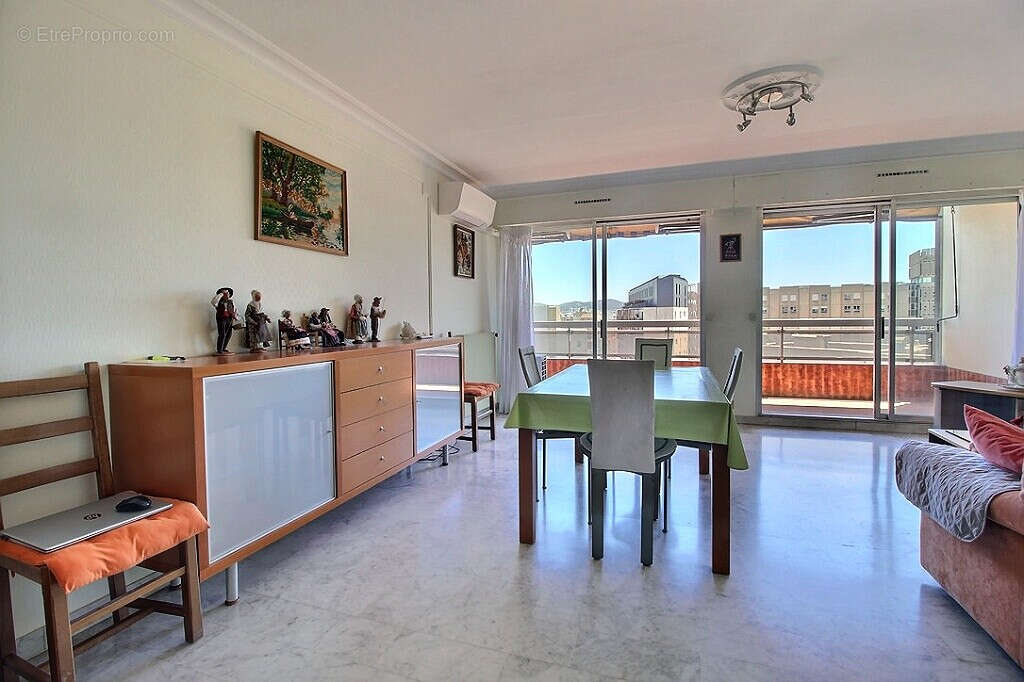 Appartement à MARSEILLE-5E