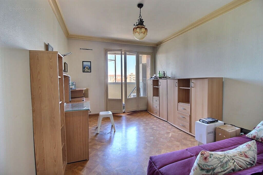 Appartement à MARSEILLE-5E