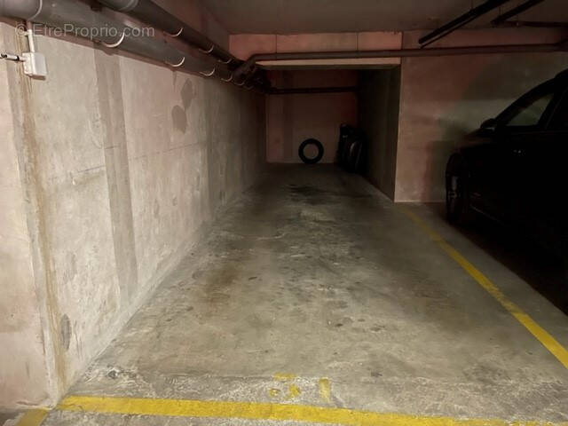 Parking à COURBEVOIE